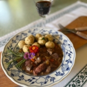 Lammragout nach einem Rezept von Haubenkoch Leo Suppan