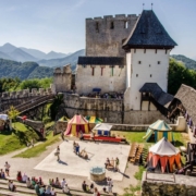 In der imposanten Burg Celje leben historische Zeiten auf.