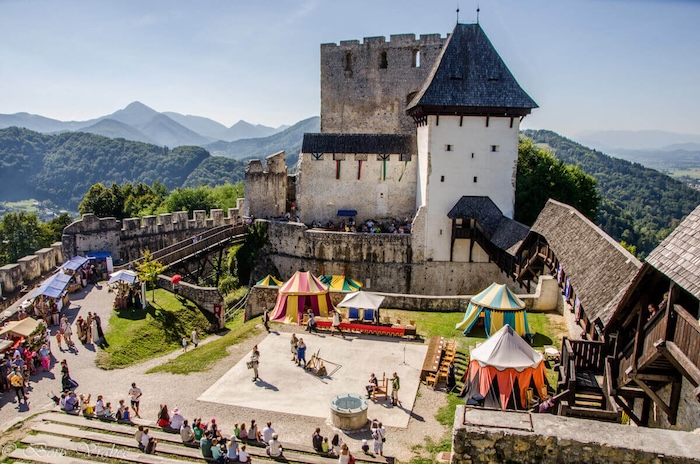 In der imposanten Burg Celje leben historische Zeiten auf.