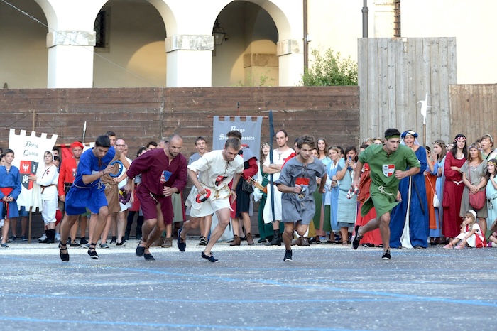 Beim Palio in Cividale steht der Wettkampf zwischen den Stadtvierteln im Mittelpunkt.