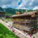 Das malerische Bergdorf Sauris in den Karnischen Alpen im Norden von Friaul.