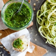 Pesto mit Pinienkernen und Pistazien