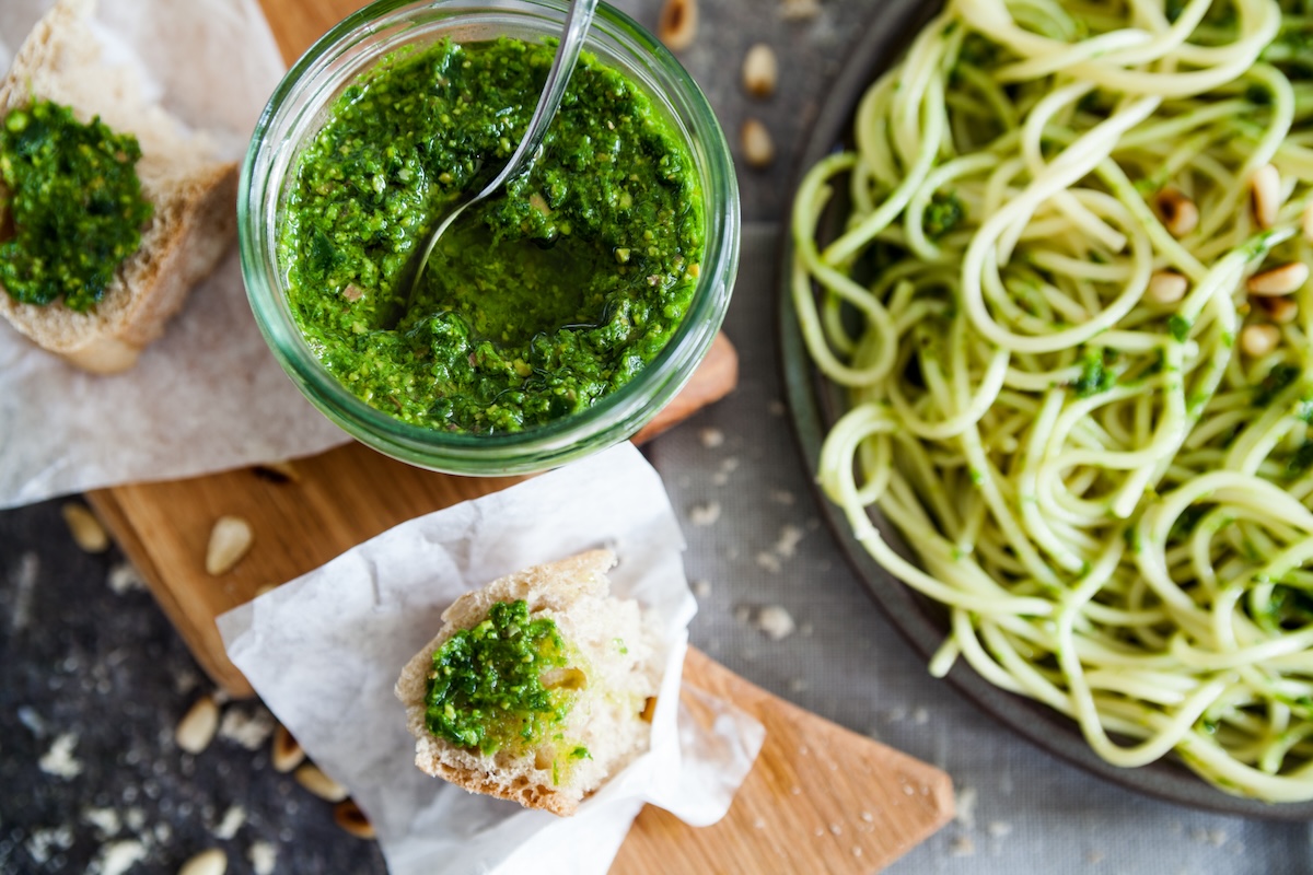 Pesto mit Pinienkernen und Pistazien