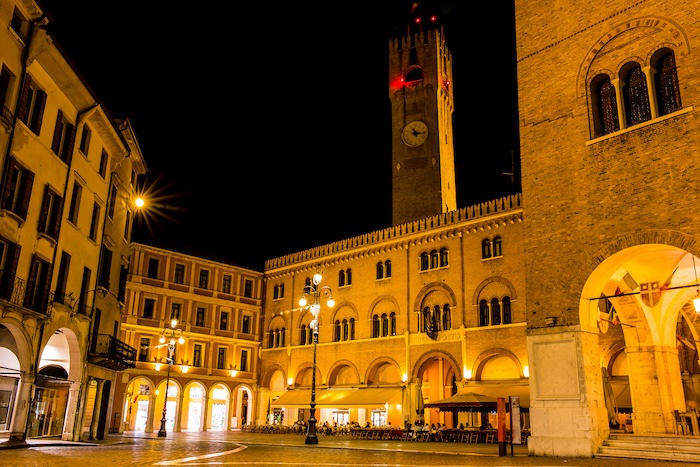 Die mittelalterliche Piazza dei Signori mit ihren prunkvollen Palästen ist das „Wohnzimmer“ der Stadt.