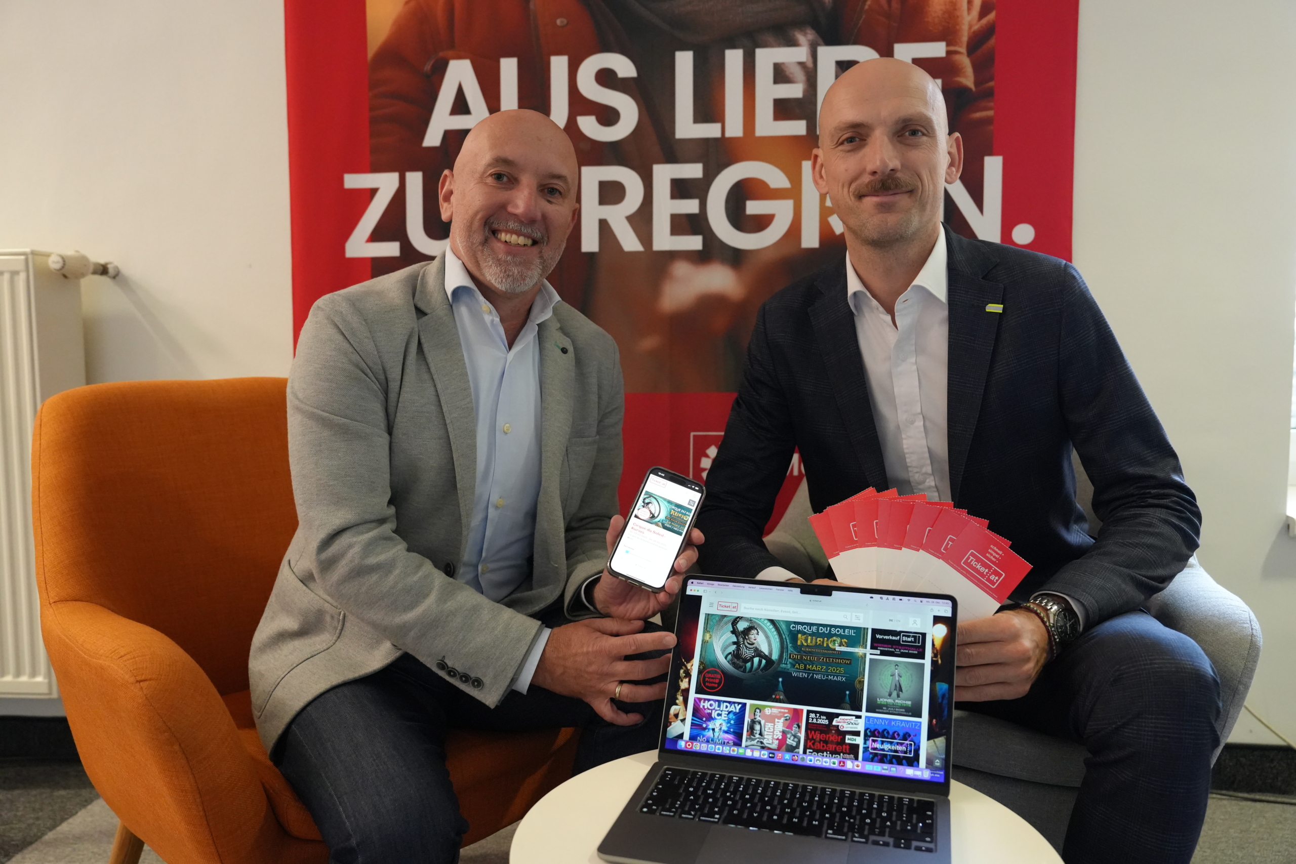 Thomas Springer, RegionalMedien Kärnten, und Thomas Waldner, Ticket.at, freuen sich über die neue Kooperation.