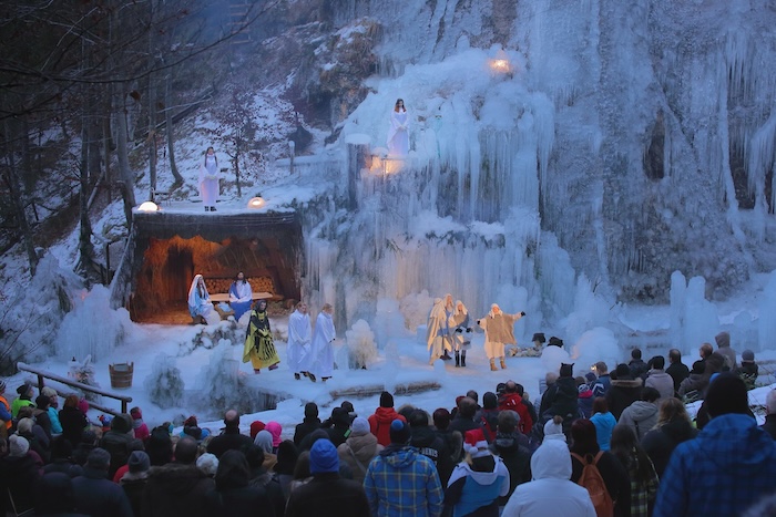 Das Krippenspiel im Eiskönigreich von Mojstrana ist einfach sehenswert.