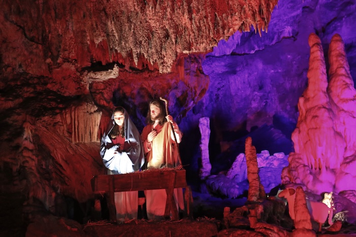 Jedes Jahr bezaubert die „Lebende Krippe“ in der Höhle von Postojna die Besucher.