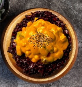 Riceberry Reis mit einem fruchtigen Orangencurry