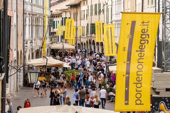 Zahlreiche Veranstaltungen wie das Literaturfestival „Pordenone Legge“ machen die Stadt zum Kulturzentrum.